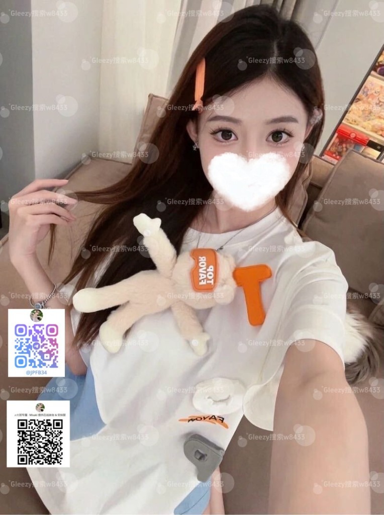 可愛い凛ちゃん　いたずらな登場、美味しそうなピンク色！！　フレッシュで美味しい小柄な女子大生をぜひ