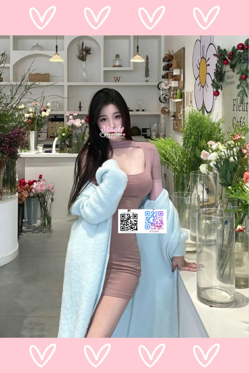 Ample bust that sways, accepts 69, and exceptional oral skills