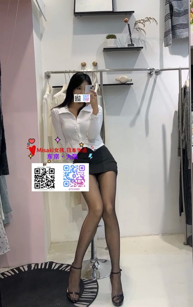 ✒️ Today at work, her skills are exceptional, especially her oral technique! By day she’s a commanding OL