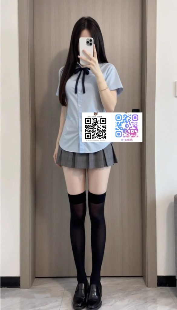 特色：喜歡玩COS 各種角色都能勝任五官精緻可愛 胸型飽滿手感好 細腰翹臀皮膚白皙光滑 眼神勾人會放電 主動熱情